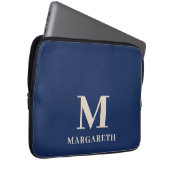 Eleganter Navy Blue Monogram Laptop Sleeve (Vorne Rechts)