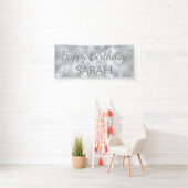 Eleganter Niedlicher Silver Glittery Bokeh Happy B Banner (Insitu)