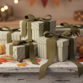 Eleganter Olive Green und White Thin Striped Geschenkpapier