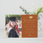Eleganter Orange Gold Formal Script Foto Abschluss Ankündigung (Stehend Vorderseite)