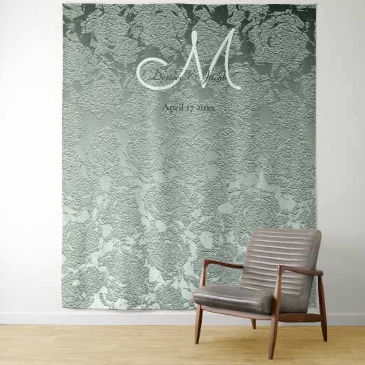 Eleganter Pastel Sage Green Monogram Hintergrund Wandteppich (Beispiel)