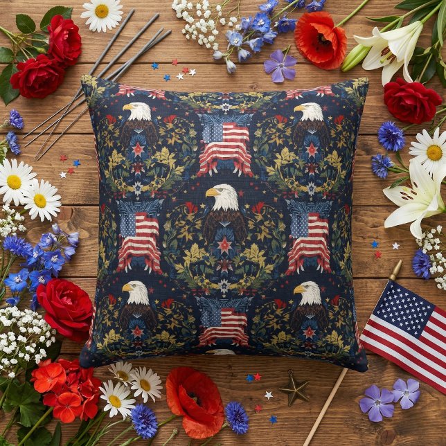 Eleganter patriotischer Weißkopfseeadler und ameri Kissen (Von Creator hochgeladen)
