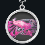 ELEGANTER PEACOCK IN PINK, FUCHSIA UND SCHWARZ VERSILBERTE KETTE<br><div class="desc">Farbiges und elegantes Design mit leuchtenden 3D-Edelsteinen Digitales Grafikdesign von Bulgan Lumini . Teil aus der neuen Kollektion ARCADIA .</div>