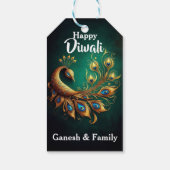 Eleganter Pfau im grünen Hintergrund Diwali Geschenkanhänger (Rückseite)