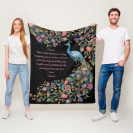 Eleganter Pfau mit Blume als Schwanz und Nachricht Fleecedecke