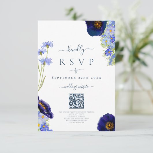 Eleganter QR-Code der Blumenzettel RSVP Karte (Stehend Vorderseite)