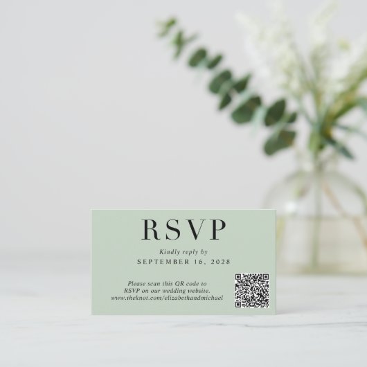 Eleganter QR Code Sage Wedding RSVP Begleitkarte (Stehend Vorderseite)