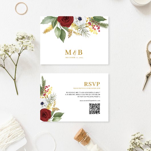 Eleganter Red Gold Floral Monogram QR Code Hochzei RSVP Karte