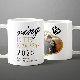 Eleganter Ring in der Neujahrsweihnacht der Verlob Kaffeetasse
