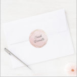 Eleganter rosa Bat Mitzvah Personalisierter Sticke Runder Aufkleber<br><div class="desc">Dieses moderne Design besticht durch ein in Gold gerahmtes Aquarelldesign und den eigenen Text. Fügen Sie den Text mithilfe des Vorlagenformulars hinzu. Über die erweiterten Editiermenüs,  auf die Sie über das Design-Tool zugreifen können,  können Sie die Schriftart,  Farben und das Layout ändern.</div>