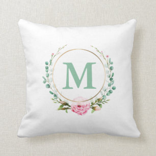 Eleganter Rosa Blumenkranz mit Monogramm Kissen