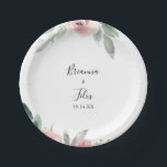 Eleganter Rosa Blush Bloral Wedding Cake Pappteller<br><div class="desc">Diese elegante rosa,  blumengeschmückte Hochzeitstorte eignet sich perfekt für einen modernen Hochzeitsempfang. Das Design ist mit handgezeichnet rosa blüten Rose und Pfannkuchen mit grünen und grauen Blätter,  inspirierend natürliche Schönheit. Machen Sie es sich selbst,  indem Sie die Namen der Braut und Bräutigam und Hochzeitstag.</div>