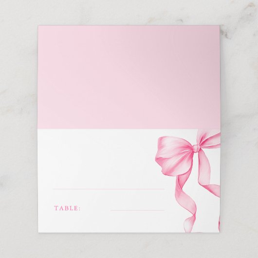 Eleganter Rosa Blush Bow Brautparty Table Platzkarte (Außenseite Aufgefaltet)