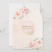 Eleganter Rosa Brautparty Arch Einladung (Rückseite)