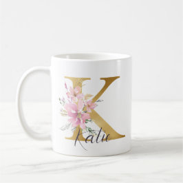 Eleganter rosa Floral Gold Monogram Letter K Kaffeetasse