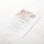 Eleganter rosa Florals QR Code Wedding Real Folieneinladung (Gedreht)