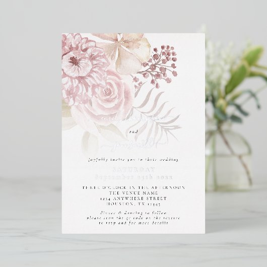 Eleganter rosa Florals QR Code Wedding Real Folieneinladung (Stehend vorne)