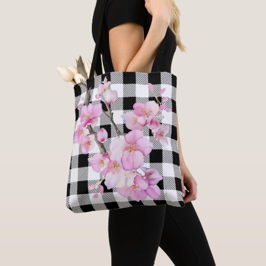 Eleganter Rosa Kirschblüten Schwarz-weißer Gingham Tasche (Von Nahem)