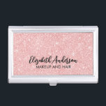 Eleganter rosafarbener Glitzer Visitenkarten Dose<br><div class="desc">Dieses personalisierte rosa Glitzer Visitenkartengehäuse hat Ihren Namen in schwarzem Text auf einem schönen rosa Glitzer Hintergrund. Passen Sie den Fall mit dem Namen und Beruf Ihrer Wahl an. Ideal für einen Friseur,  Makeup-Künstler oder im Bereich eines Kosmetikers. Entworfen für Sie von BlackBerry Boulevard.</div>