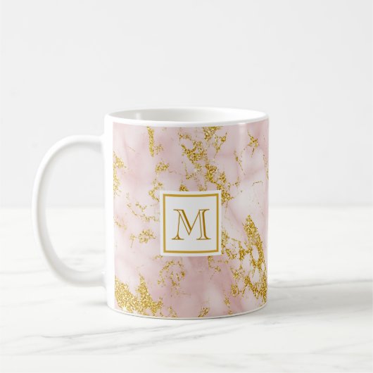 Eleganter rosafarbener Imitat Monogram Gold Glitze Kaffeetasse (Links)