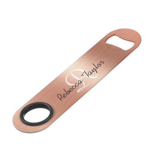Eleganter Rose Gold Monogram Custom Bottle Opener Speed Flaschenöffner (Vorderseite Schrägansicht)