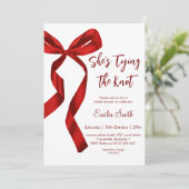 Eleganter Roter Bogen, der das Brautparty des Knot Einladung (Stehend Vorderseite)