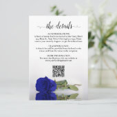 Eleganter Royal Blue Rose Wedding Details QR Code Begleitkarte (Stehend Vorderseite)