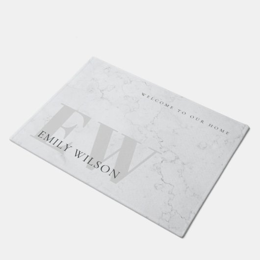 Eleganter, rustikaler Marmorstone Gray Monogram Na Fußmatte (Schrägansicht)