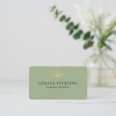 Eleganter Salbeigrüner Wellness- & Massagetherapeu Visitenkarte (Stehend Vorderseite)