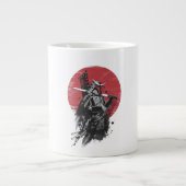 Eleganter Samurai Spirit: Traditionelle Kunst & Mo Jumbo-Tasse (Vorderseite)
