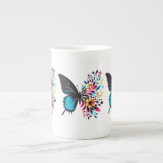 Eleganter Schmetterling und blumenreiche Tasse (Vorderseite)