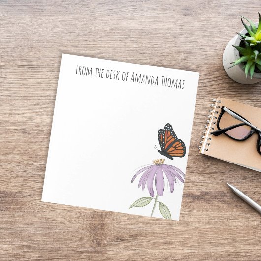 Eleganter Schmetterling und Lila Blume Stilvoll Notizblock
