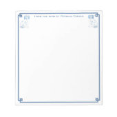 Eleganter Schreibtisch mit blauen und weißen Töpfe Notizblock (Vorderseite)