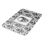 Eleganter schwarz-gotischer Damaskus-Pattern Skull Badematte (Schrägansicht)