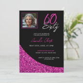 Eleganter Schwarz/Rosa Glitzer 60. Geburtstag Einladung (Stehend Vorderseite)