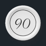 Eleganter Schwarz-weiß 90. Geburtstag Pappteller<br><div class="desc">Ein elegantes Schwarz-Weiß-Design mit dem Alter auf der Vorderseite des benutzerdefinierten Tellers. Ändern Sie ganz einfach das Alter für Ihr eigenes Design.</div>