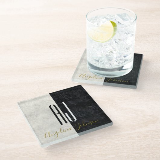 Eleganter Schwarz-Weiß-Marmor Mit Monogramm Glasuntersetzer (Schrägansicht)
