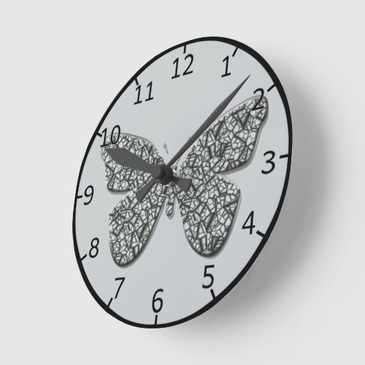 Eleganter Schwarz-Weiß-Schmetterling Runde Wanduhr (Winkel)