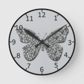 Eleganter Schwarz-Weiß-Schmetterling Runde Wanduhr (Vorderseite)