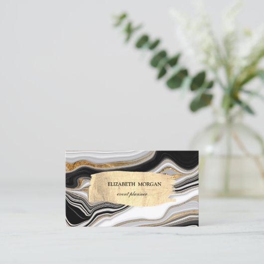 Eleganter Schwarz-weißer Goldmarmor Pinselstrich Visitenkarte (Stehend Vorderseite)