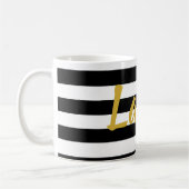 Eleganter Schwarz-weißer Goldskriptname mit Streif Kaffeetasse (Links)