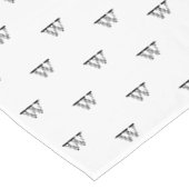 Eleganter Schwarz-weißer Monogramm-Initial-Chic Tischdecke (Schrägansicht)