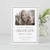 Eleganter Schwarz-weißer Typografie-Abschluss Ankündigung (Stehend Vorderseite)