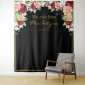 Eleganter schwarzer goldener Burgundy Blush Floral Wandteppich (Beispiel)