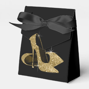 Eleganter schwarzer High Heel-Schuh mit goldenen G Geschenkschachtel