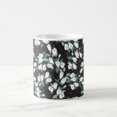 Eleganter schwarzer Hintergrund der Tulip-Blume Kaffeetasse (Mittel)