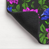 Eleganter Schwarzer Hintergrund in Rosa und Blauer Mousepad (Ecke)