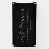 Eleganter schwarzer Hintergrund Just Married Hochz Banner (Vertikal)