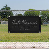 Eleganter schwarzer Hintergrund Just Married Hochz Banner (Insitu)