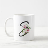 Eleganter Schwarzer Kalligraphiebrief "S" floral Kaffeetasse (Links)